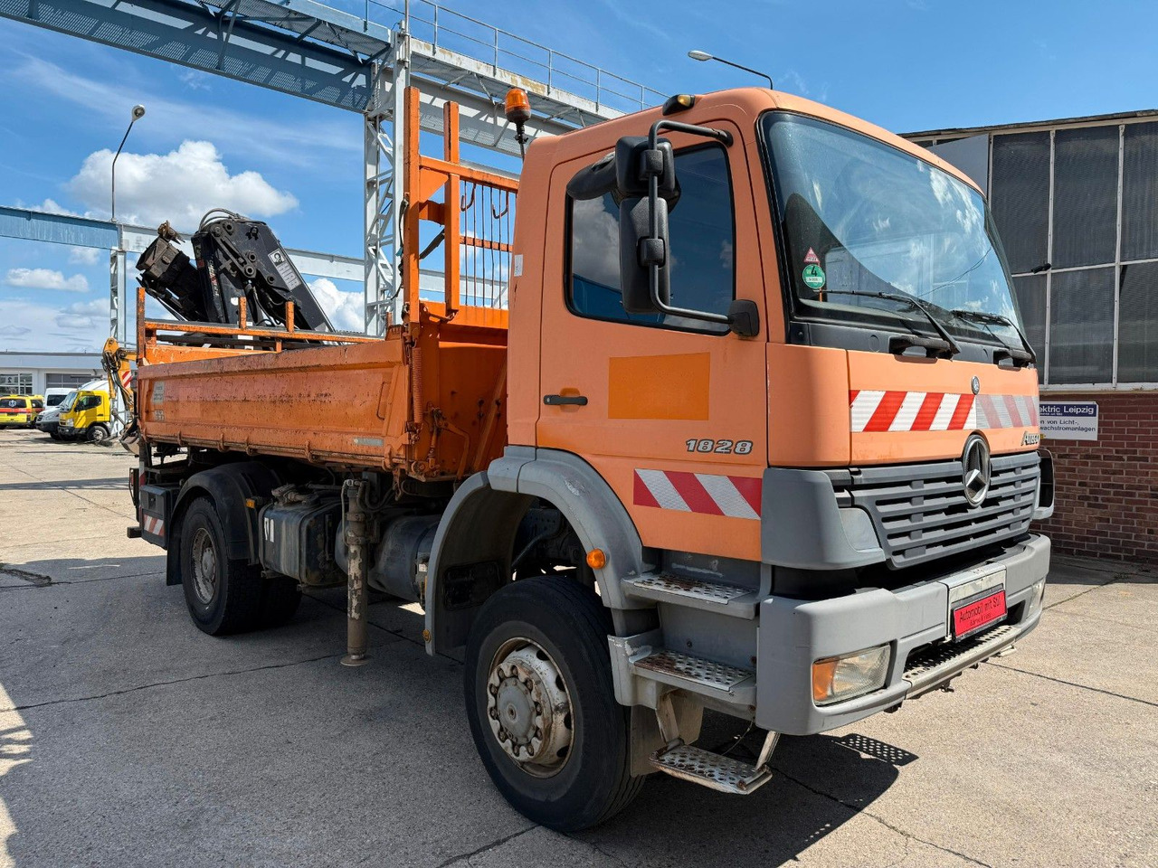 Mercedes-Benz ATEGO 1828 4X4 MEILER + HIAB KRAN 144 FS-3 - Kravas automašīna pašizgāzējs, Kravas auto ar manipulatoru: foto 1 Mercedes-Benz ATEGO 1828 4X4 MEILER + HIAB KRAN 144 FS-3 - Kravas automašīna pašizgāzējs, Kravas auto ar manipulatoru: foto 1