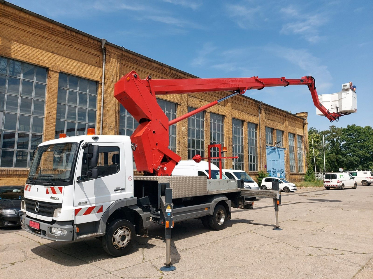 Mercedes-Benz Atego 2 4-Zyl. 4x2 RUTHMANN T270 27 METER - Autopacēlājs: foto 1 Mercedes-Benz Atego 2 4-Zyl. 4x2 RUTHMANN T270 27 METER - Autopacēlājs: foto 1