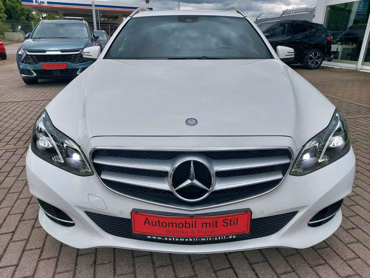 Mercedes-Benz E 220 E -Klasse T 220CDI LED Glasdach Leder Navi - Vieglā automašīna: foto 4 Mercedes-Benz E 220 E -Klasse T 220CDI LED Glasdach Leder Navi - Vieglā automašīna: foto 4
