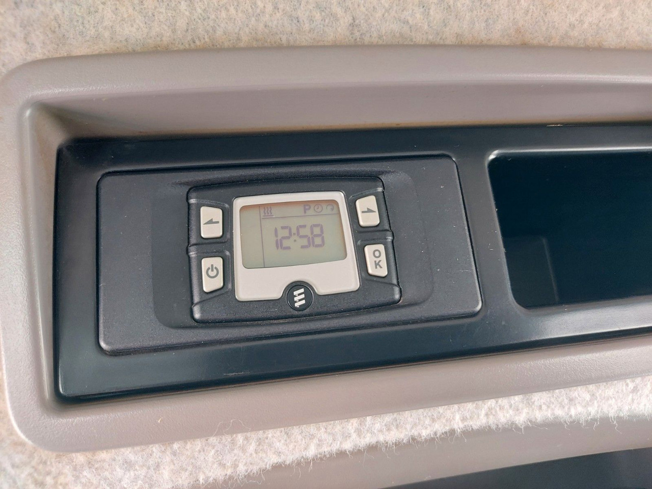 Pasažieru furgons Mercedes-Benz Sprinter II Pritsche DoKa 6 Sitze 316 CDI 4X4: foto 17 Pasažieru furgons Mercedes-Benz Sprinter II Pritsche DoKa 6 Sitze 316 CDI 4X4: foto 17