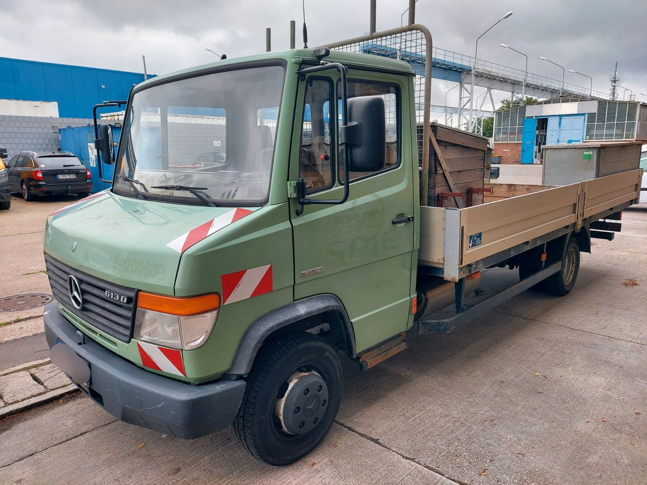 Mercedes-Benz Vario 613D Pritsche lang extralang - Automašīna ar kravas platformu: foto 4 Mercedes-Benz Vario 613D Pritsche lang extralang - Automašīna ar kravas platformu: foto 4