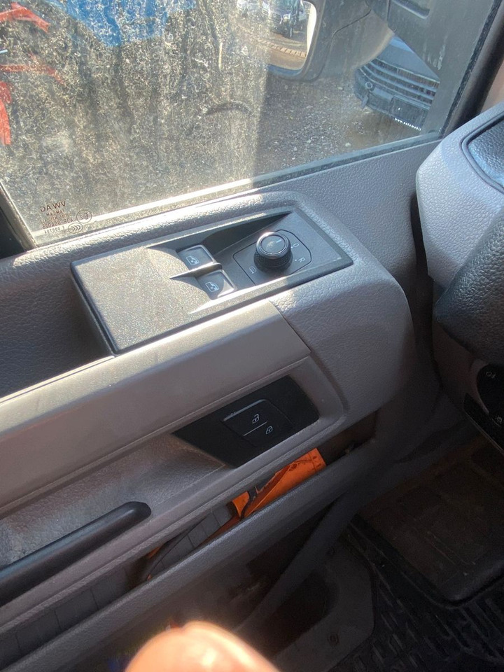Furgons ar slēgtā virsbūve Volkswagen Crafter Pritsche Koffer 35 lang Bär LBW 750: foto 16
