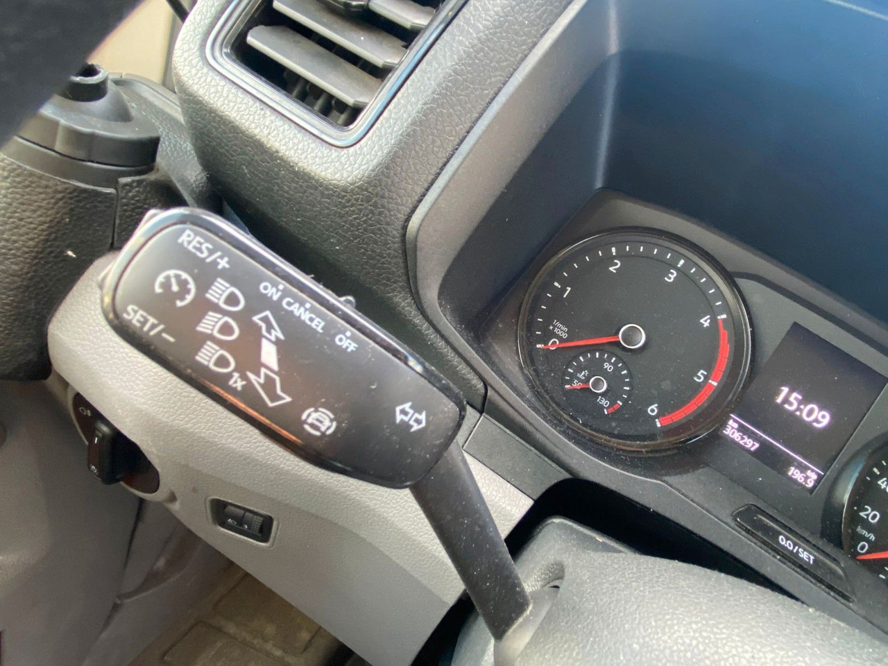 Furgons ar slēgtā virsbūve Volkswagen Crafter Pritsche Koffer 35 lang Bär LBW 750: foto 17