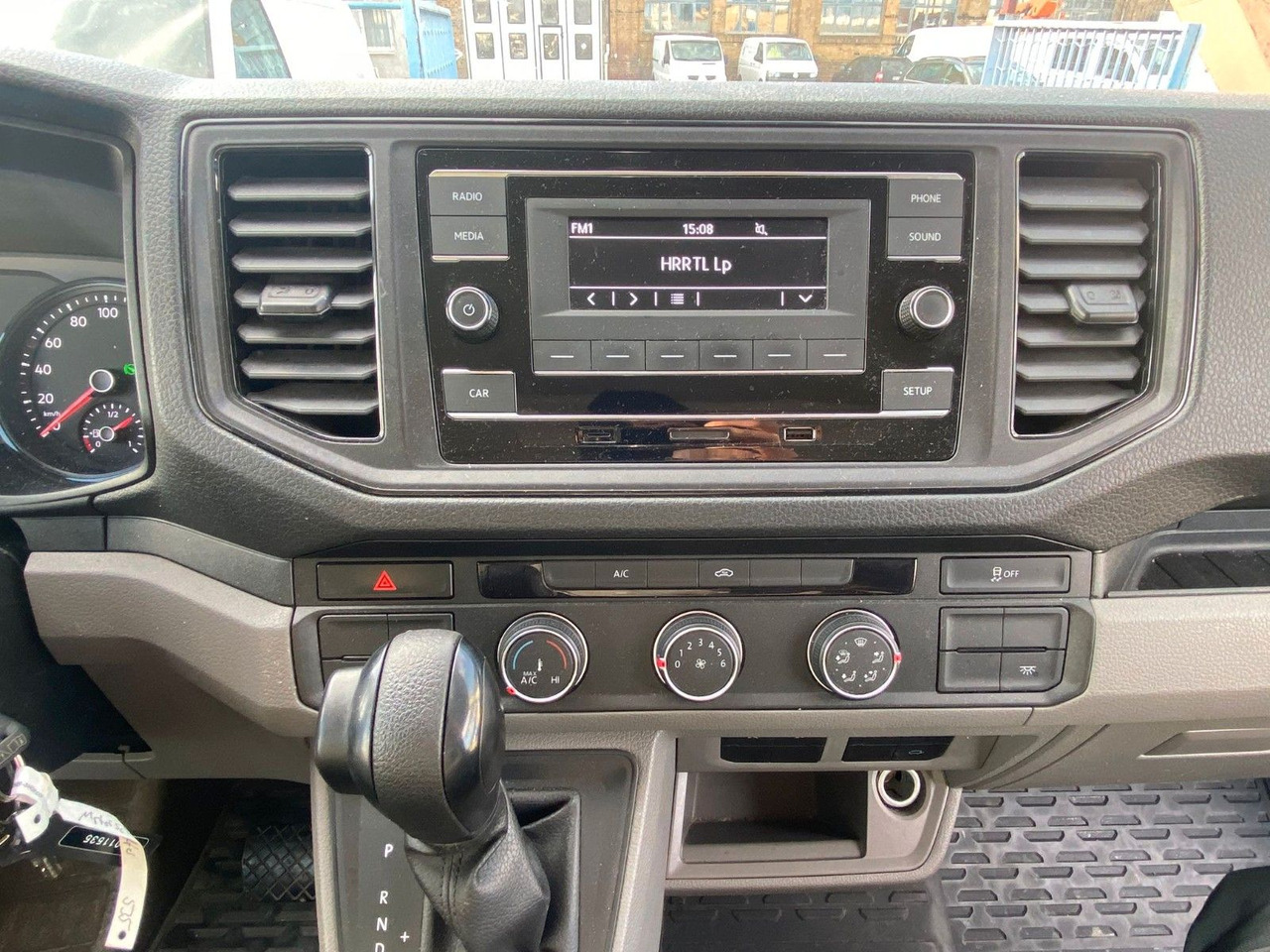 Furgons ar slēgtā virsbūve Volkswagen Crafter Pritsche Koffer 35 lang Bär LBW 750: foto 14