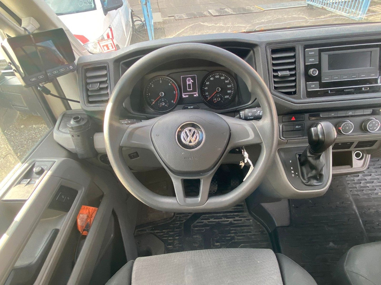 Furgons ar slēgtā virsbūve Volkswagen Crafter Pritsche Koffer 35 lang Bär LBW 750: foto 11