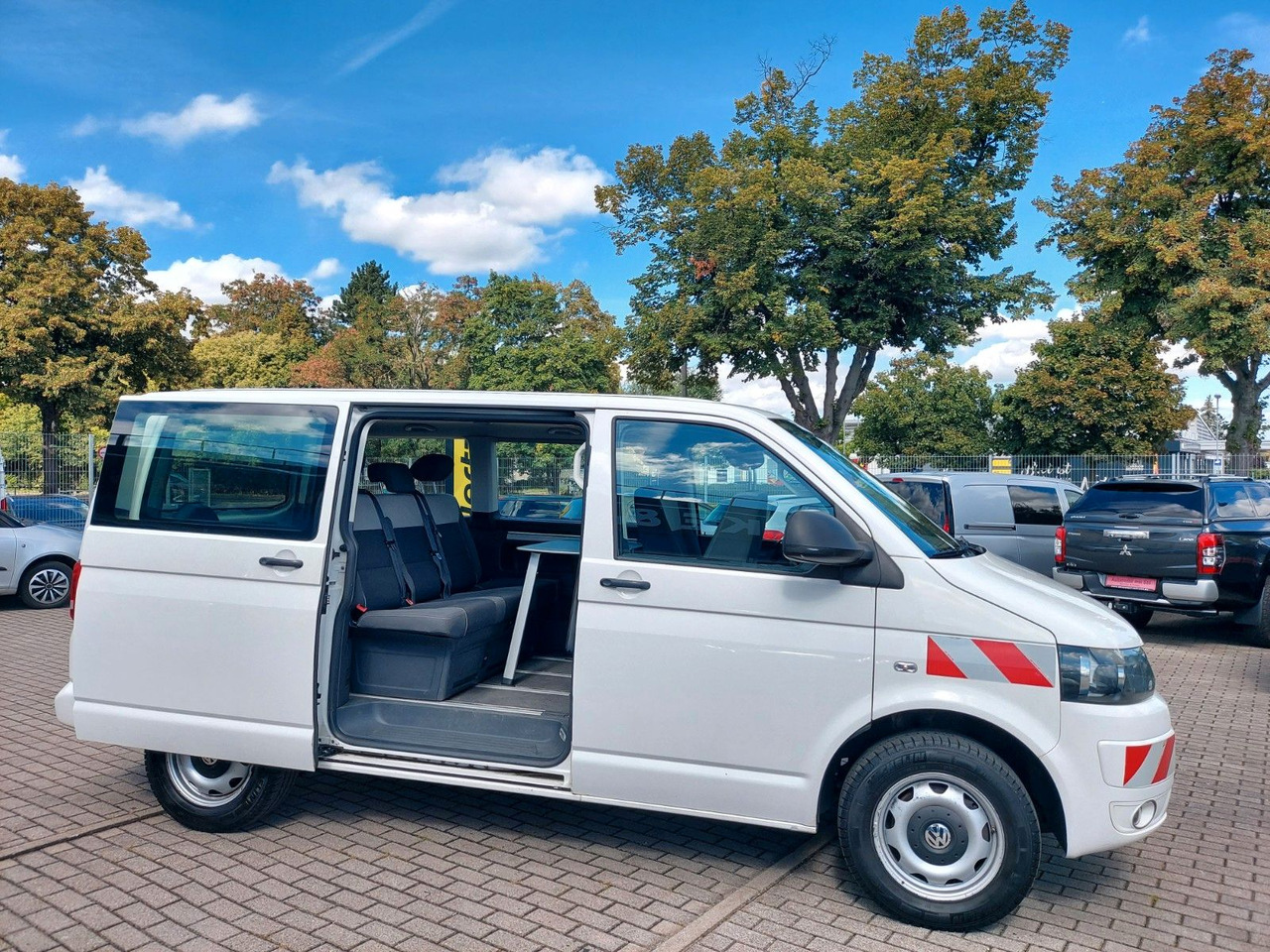 Volkswagen T5 Multivan Bus Klima Standheizung - Pasažieru furgons: foto 1 Volkswagen T5 Multivan Bus Klima Standheizung - Pasažieru furgons: foto 1