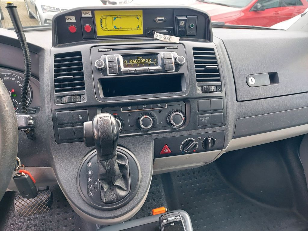 Ātrās palīdzības mašīna Volkswagen T5 Transporter DSG Kombi lang 4Motion NotarztNEF: foto 15