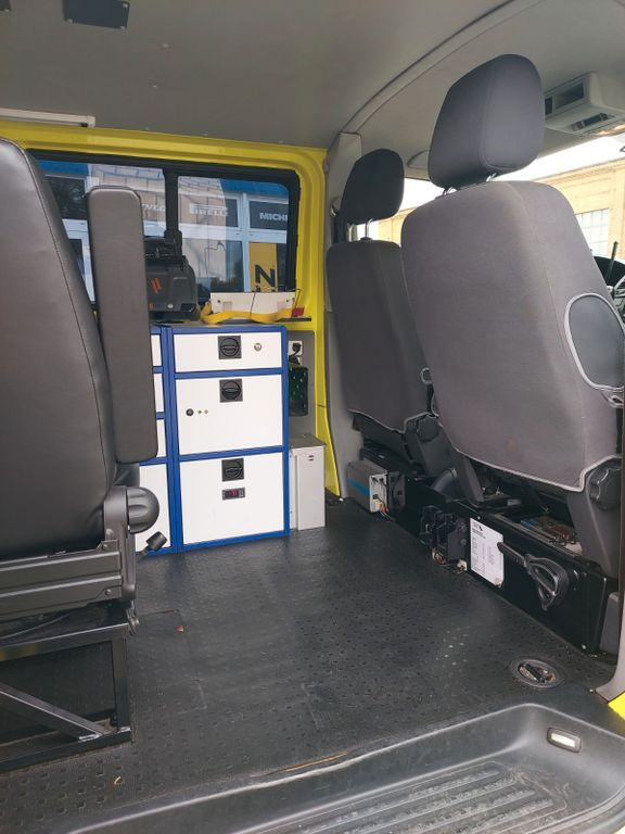 Ātrās palīdzības mašīna Volkswagen T5 Transporter DSG Kombi lang 4Motion NotarztNEF: foto 20