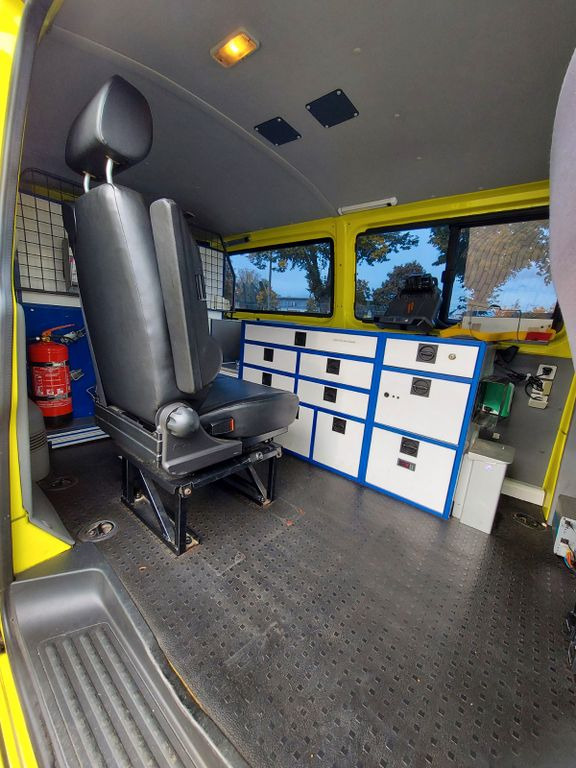Ātrās palīdzības mašīna Volkswagen T5 Transporter DSG Kombi lang 4Motion NotarztNEF: foto 22