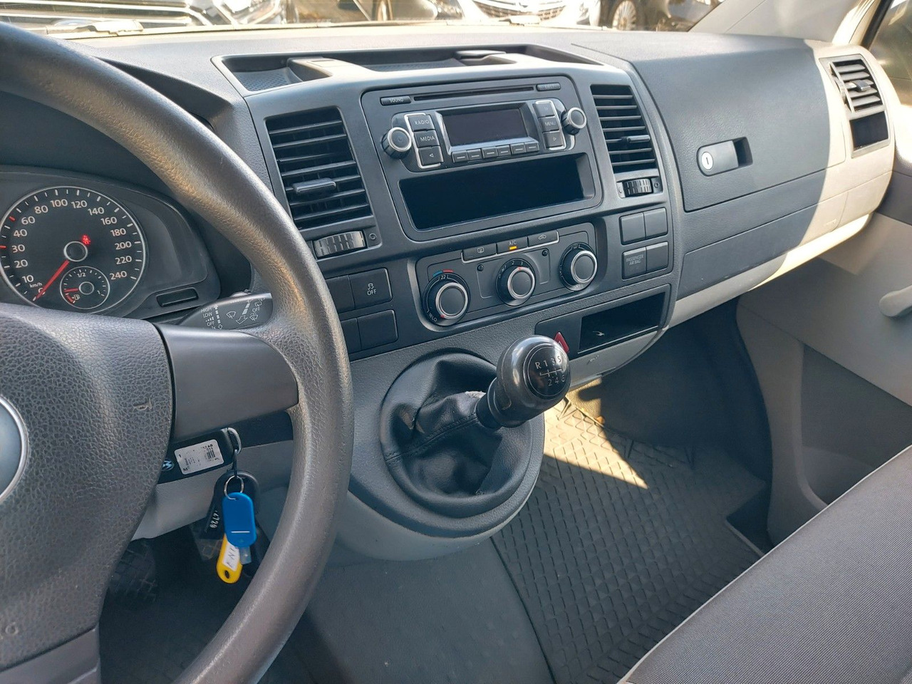 Pasažieru furgons Volkswagen T5 Transporter Kasten Kombi lang Klima: foto 12 Pasažieru furgons Volkswagen T5 Transporter Kasten Kombi lang Klima: foto 12