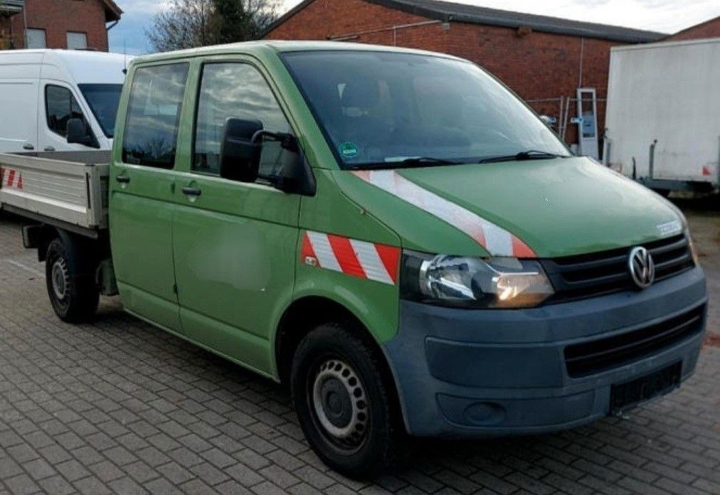 Volkswagen T5 Transporter Pritsche Doppelkabine - Automašīna ar kravas platformu, Kravas-pasažieru furgons: foto 1 Volkswagen T5 Transporter Pritsche Doppelkabine - Automašīna ar kravas platformu, Kravas-pasažieru furgons: foto 1