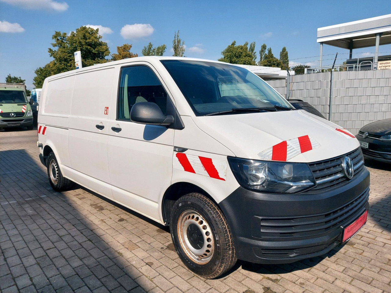Volkswagen T6 Transporter Kasten Kombi lang Motorschaden - Pasažieru furgons: foto 2 Volkswagen T6 Transporter Kasten Kombi lang Motorschaden - Pasažieru furgons: foto 2