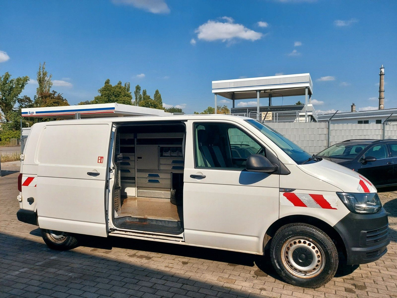 Volkswagen T6 Transporter Kasten Kombi lang Motorschaden - Pasažieru furgons: foto 1 Volkswagen T6 Transporter Kasten Kombi lang Motorschaden - Pasažieru furgons: foto 1
