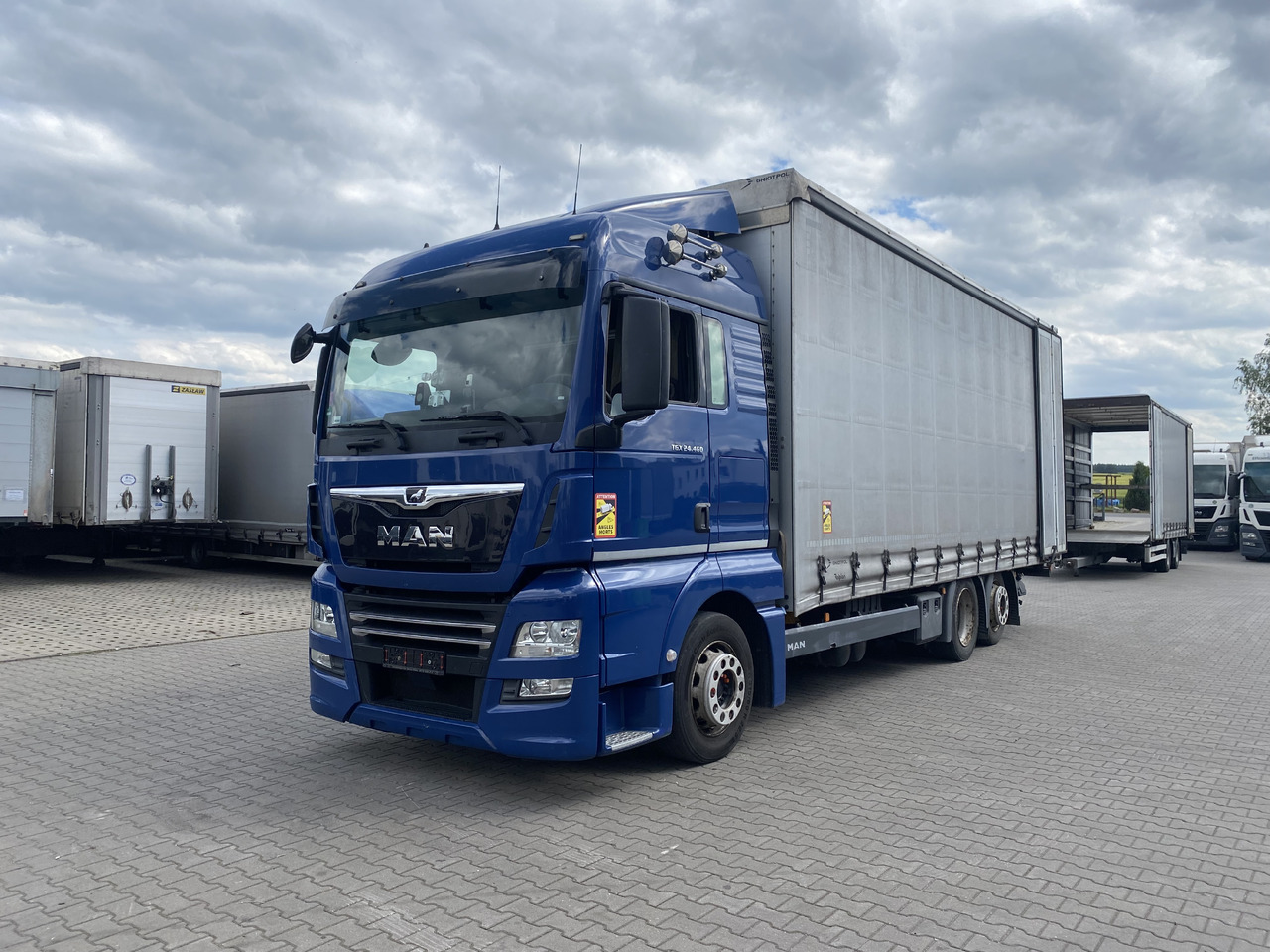 MAN TGX - Kravas automašīna ar tentu: foto 2 MAN TGX - Kravas automašīna ar tentu: foto 2