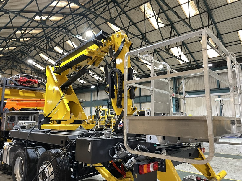 Inbiuro Mercedes Econic - Autopacēlājs: foto 1 Inbiuro Mercedes Econic - Autopacēlājs: foto 1