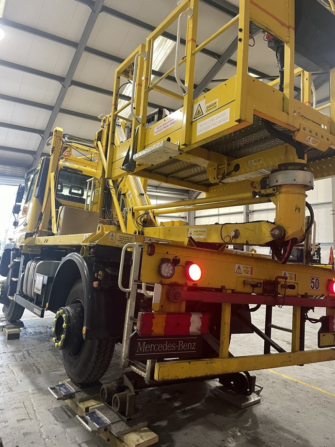 MERCEDES-BENZ Unimog, Aerial Platform, 400kg, 4x4, U423, Road-Rail - Izlices pacēlājs: foto 2 MERCEDES-BENZ Unimog, Aerial Platform, 400kg, 4x4, U423, Road-Rail - Izlices pacēlājs: foto 2