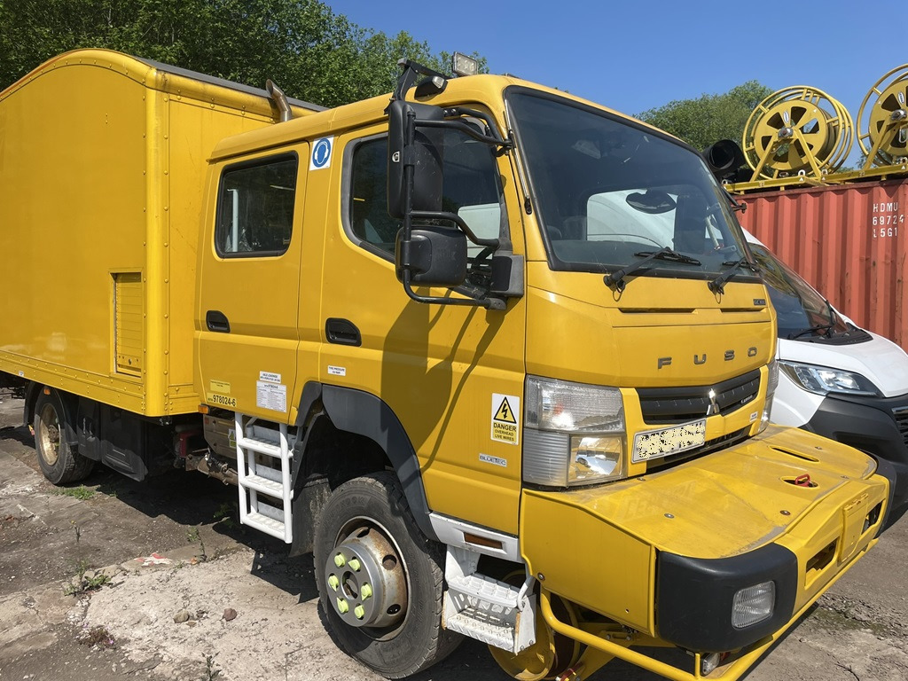 Mitsubishi Fusso - Kravas automašīna ar slēgto virsbūvi: foto 1 Mitsubishi Fusso - Kravas automašīna ar slēgto virsbūvi: foto 1