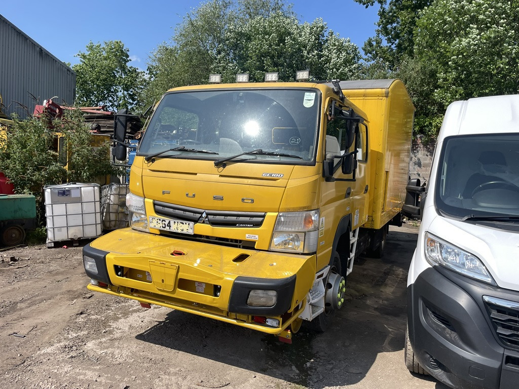 Mitsubishi Fusso - Kravas automašīna ar slēgto virsbūvi: foto 2 Mitsubishi Fusso - Kravas automašīna ar slēgto virsbūvi: foto 2