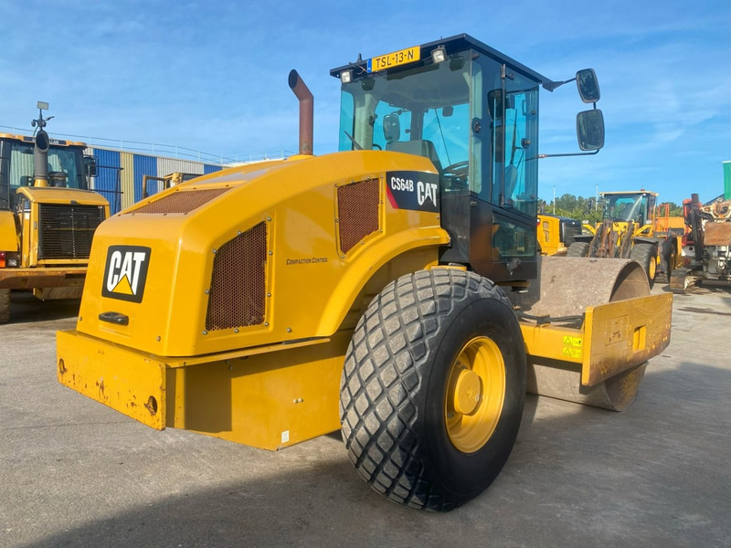 Caterpillar CS64B NVT - Veltnis: foto 4 Caterpillar CS64B NVT - Veltnis: foto 4