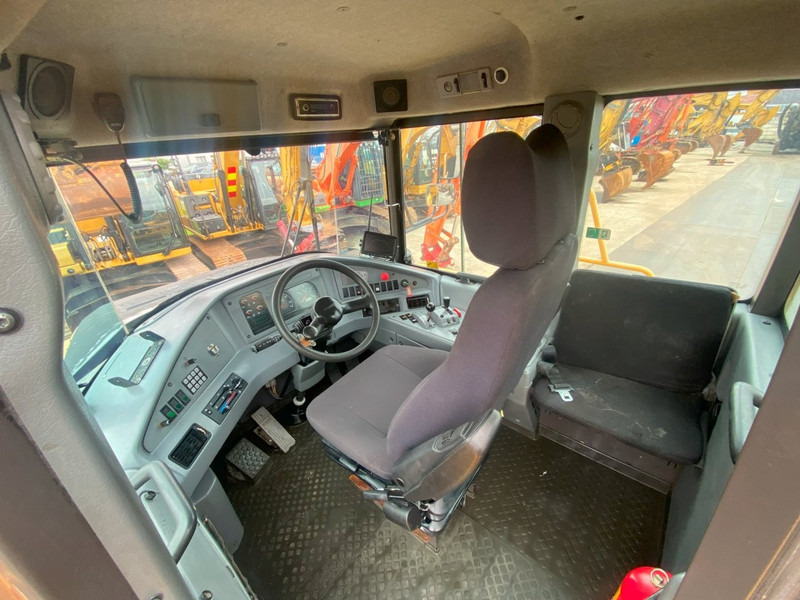 Volvo A30D 6x6 dumper articulated hauler NVT - Bezceļu pašizgāzējs: foto 4 Volvo A30D 6x6 dumper articulated hauler NVT - Bezceļu pašizgāzējs: foto 4