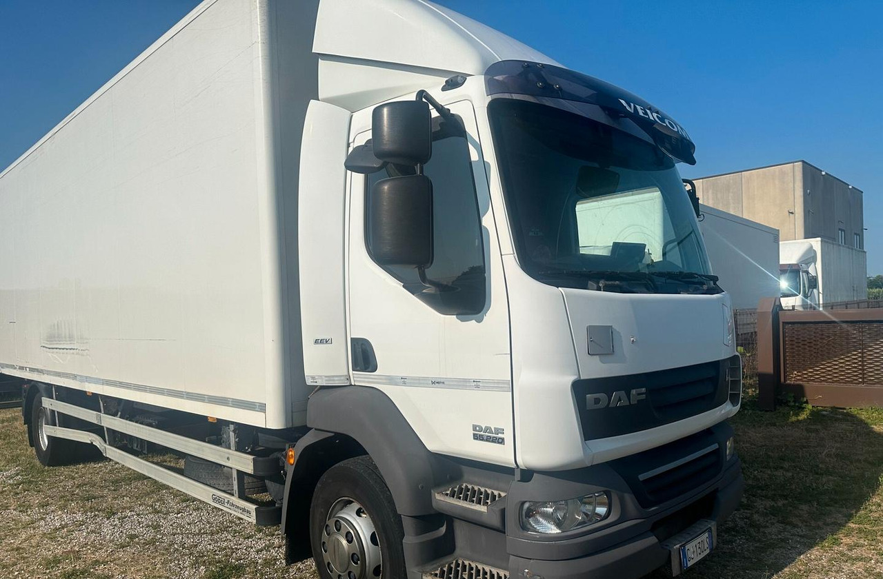 DAF LF 55.220 FURGONE 8 MT. - Kravas automašīna ar slēgto virsbūvi: foto 2 DAF LF 55.220 FURGONE 8 MT. - Kravas automašīna ar slēgto virsbūvi: foto 2