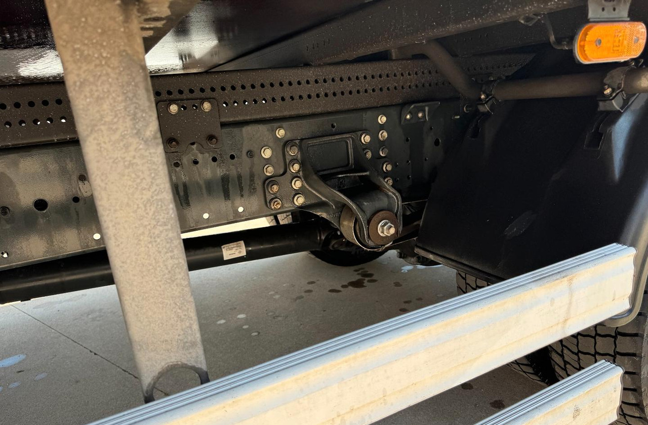 Kravas automašīna ar slēgto virsbūvi Iveco: foto 19