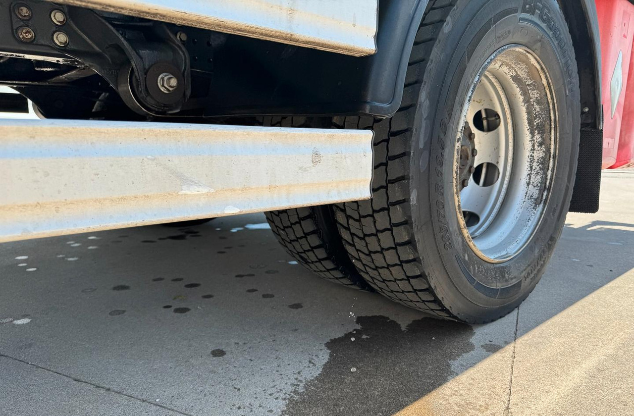 Kravas automašīna ar slēgto virsbūvi Iveco: foto 16