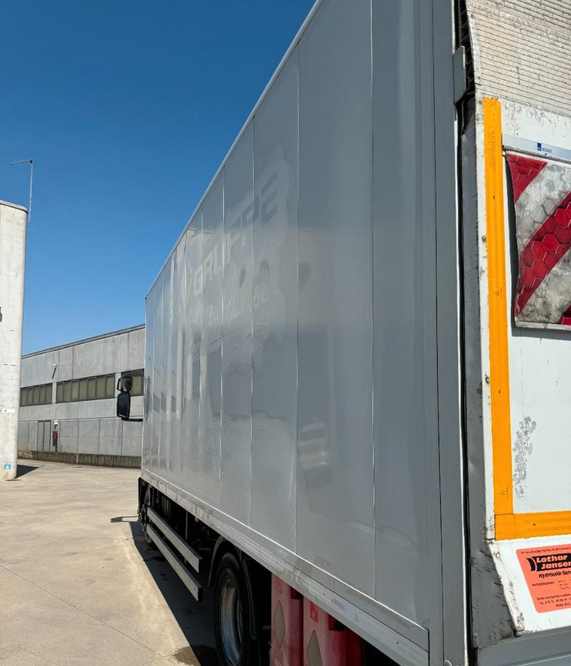 Kravas automašīna ar slēgto virsbūvi Iveco: foto 6