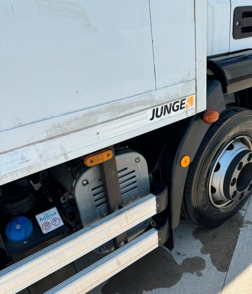 Kravas automašīna ar slēgto virsbūvi Iveco: foto 9