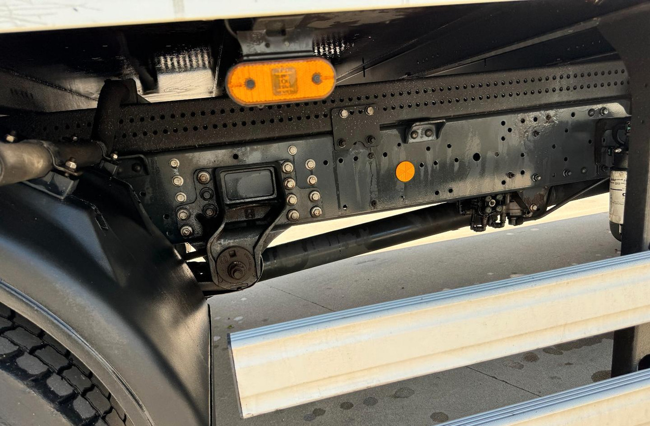 Kravas automašīna ar slēgto virsbūvi Iveco: foto 10