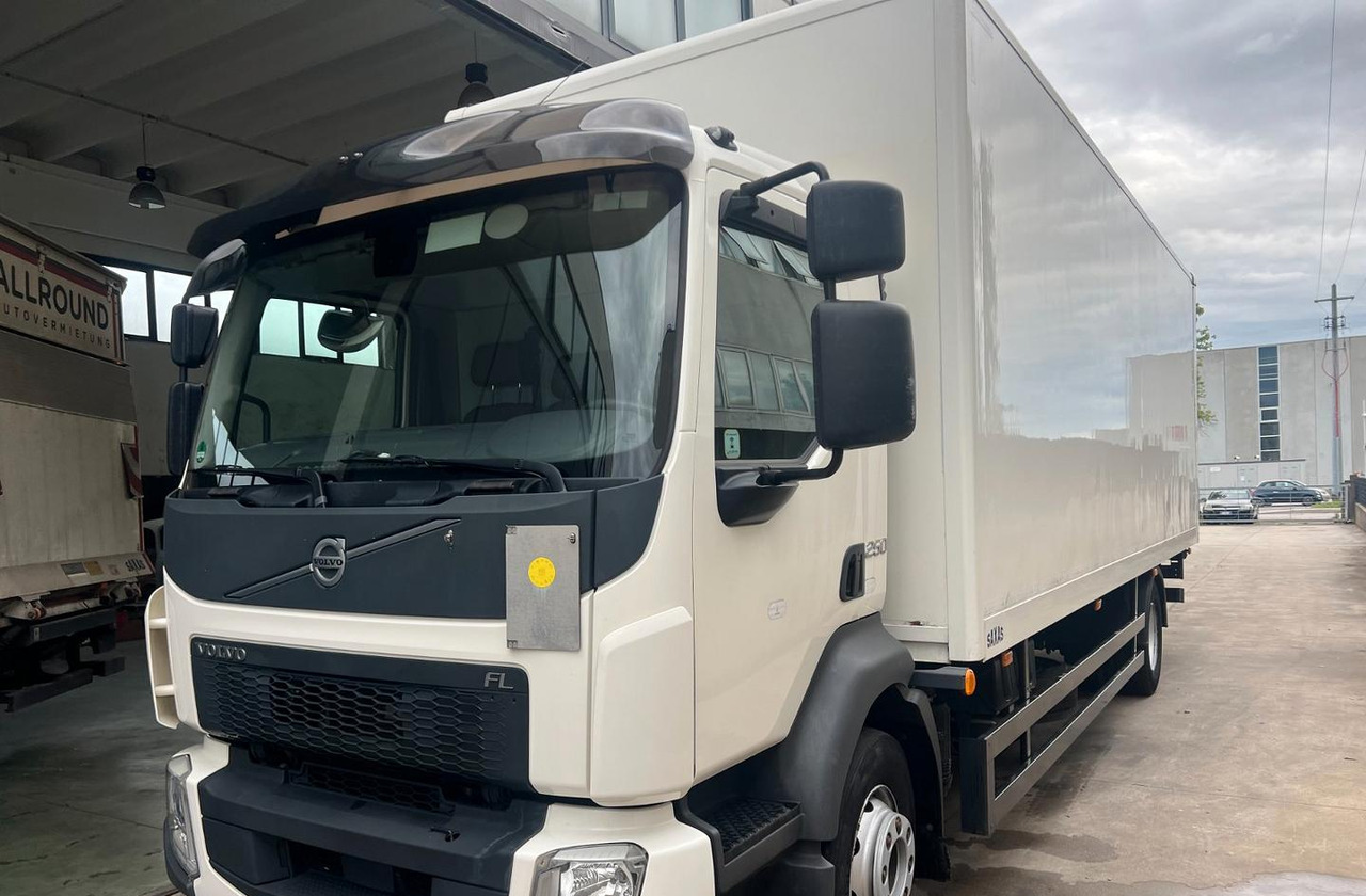 VOLVO FL 250 euro 6 sponda - Kravas automašīna ar slēgto virsbūvi: foto 1 VOLVO FL 250 euro 6 sponda - Kravas automašīna ar slēgto virsbūvi: foto 1