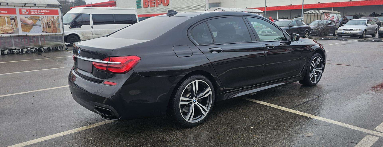 BMW 750 - Sedans: foto 5 BMW 750 - Sedans: foto 5