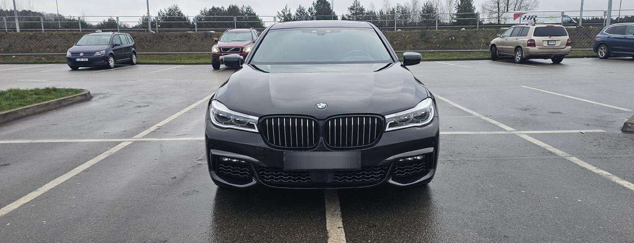 BMW 750 - Sedans: foto 2 BMW 750 - Sedans: foto 2