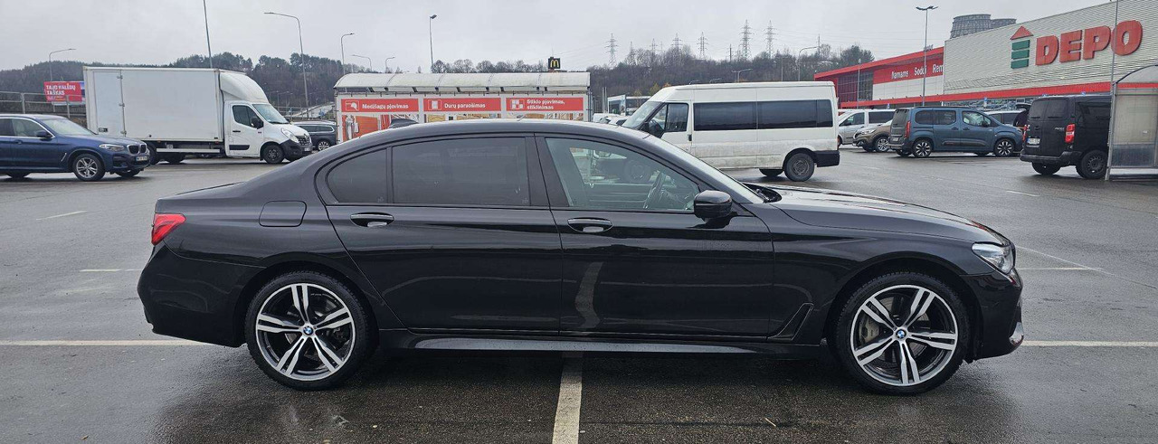 BMW 750 - Sedans: foto 4 BMW 750 - Sedans: foto 4