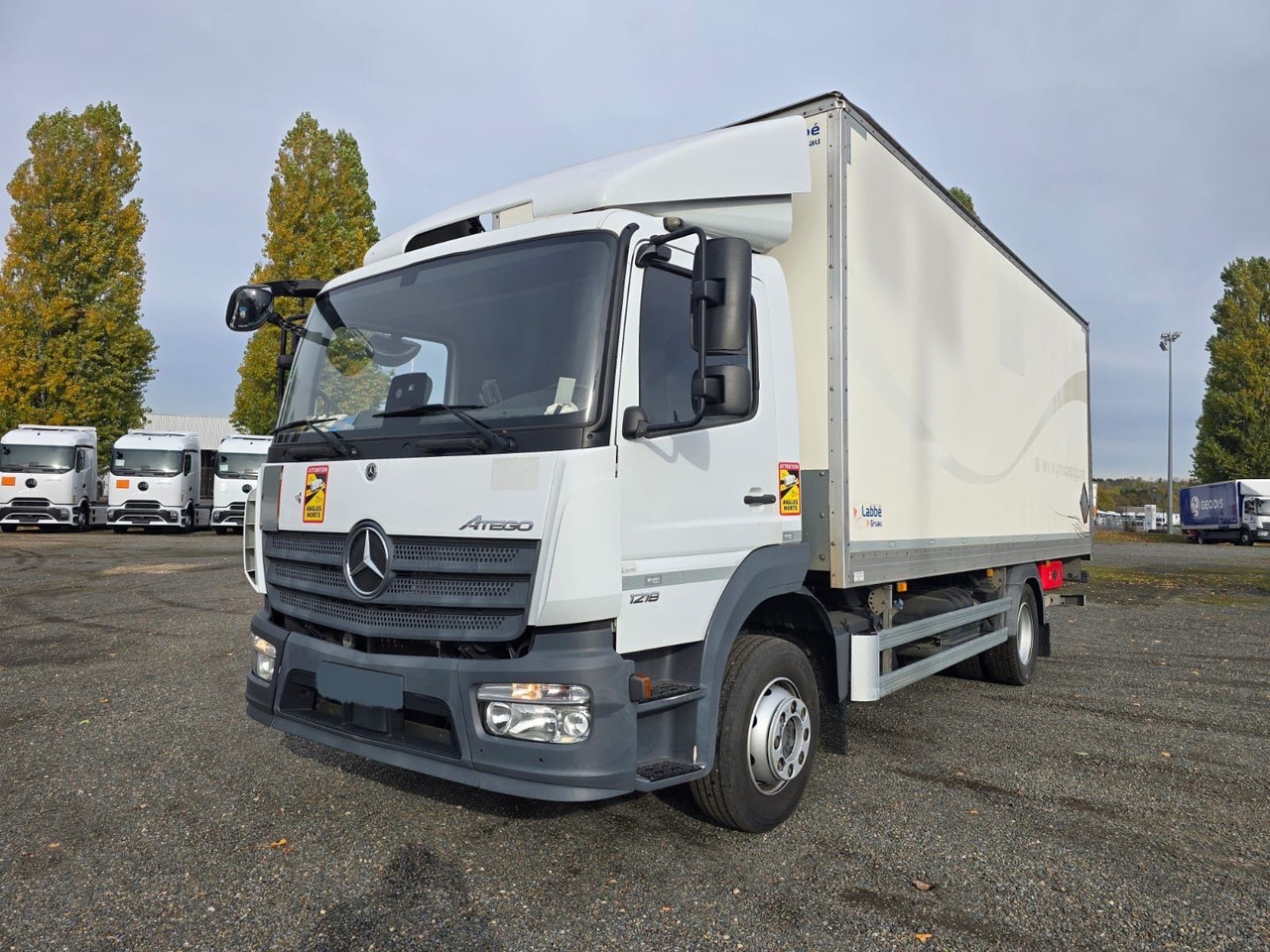 Mercedes-Benz Atego 1218 4x2 Koffer/FULL-ADR/EXIII/LBW/AC/EU6d - Kravas automašīna ar slēgto virsbūvi: foto 2 Mercedes-Benz Atego 1218 4x2 Koffer/FULL-ADR/EXIII/LBW/AC/EU6d - Kravas automašīna ar slēgto virsbūvi: foto 2