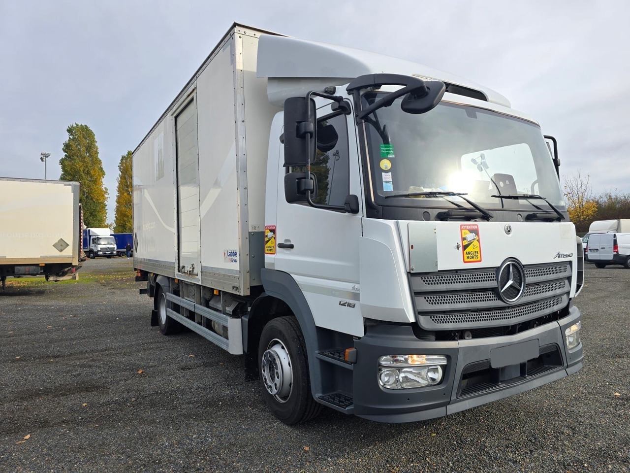 Mercedes-Benz Atego 1218 4x2 Koffer/FULL-ADR/EXIII/LBW/AC/EU6d - Kravas automašīna ar slēgto virsbūvi: foto 1 Mercedes-Benz Atego 1218 4x2 Koffer/FULL-ADR/EXIII/LBW/AC/EU6d - Kravas automašīna ar slēgto virsbūvi: foto 1