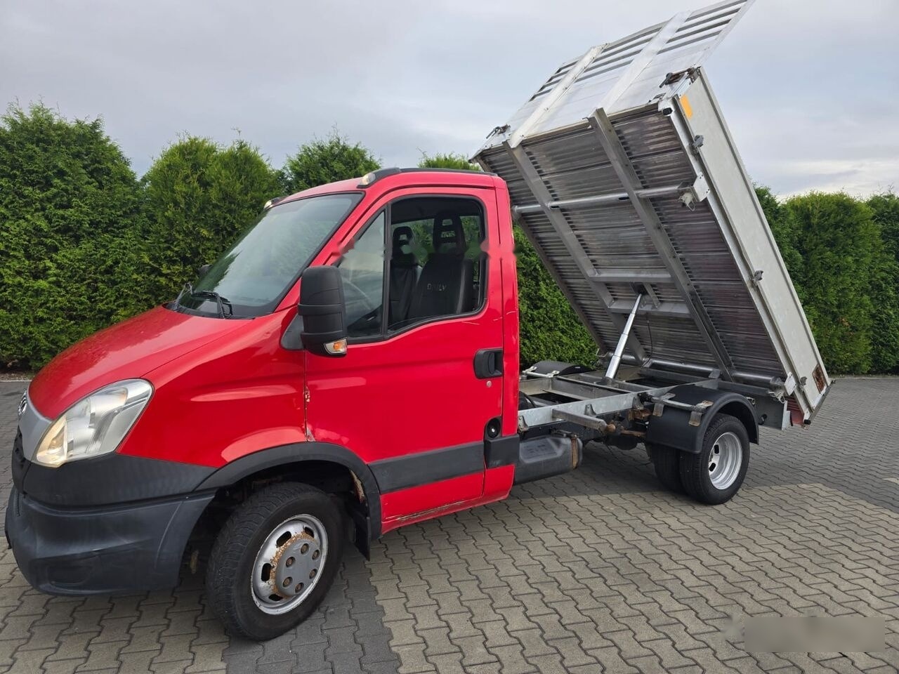 IVECO Daily 35C15 - Komercauto pašizgāzējs: foto 1 IVECO Daily 35C15 - Komercauto pašizgāzējs: foto 1