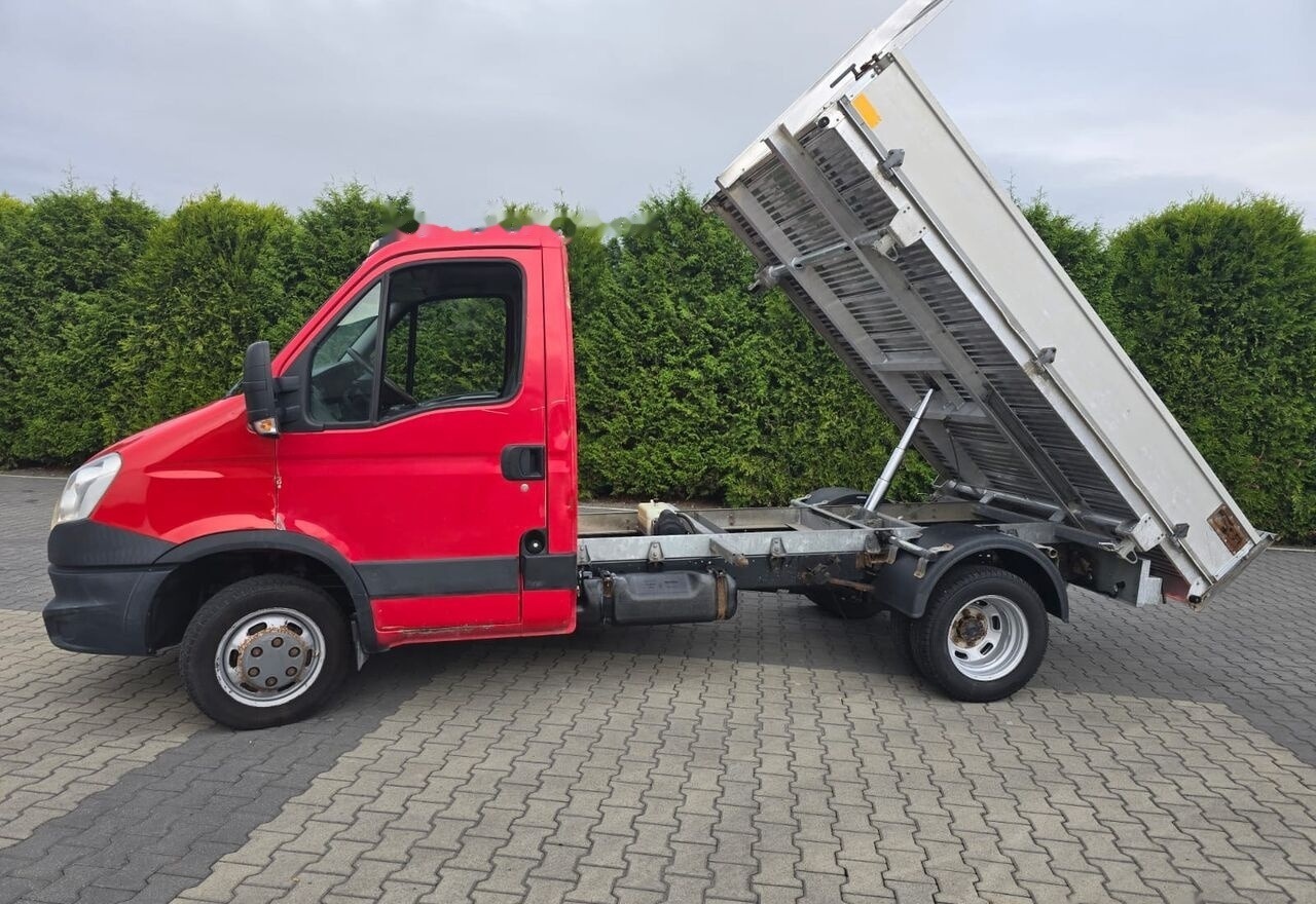 IVECO Daily 35C15 - Komercauto pašizgāzējs: foto 2 IVECO Daily 35C15 - Komercauto pašizgāzējs: foto 2