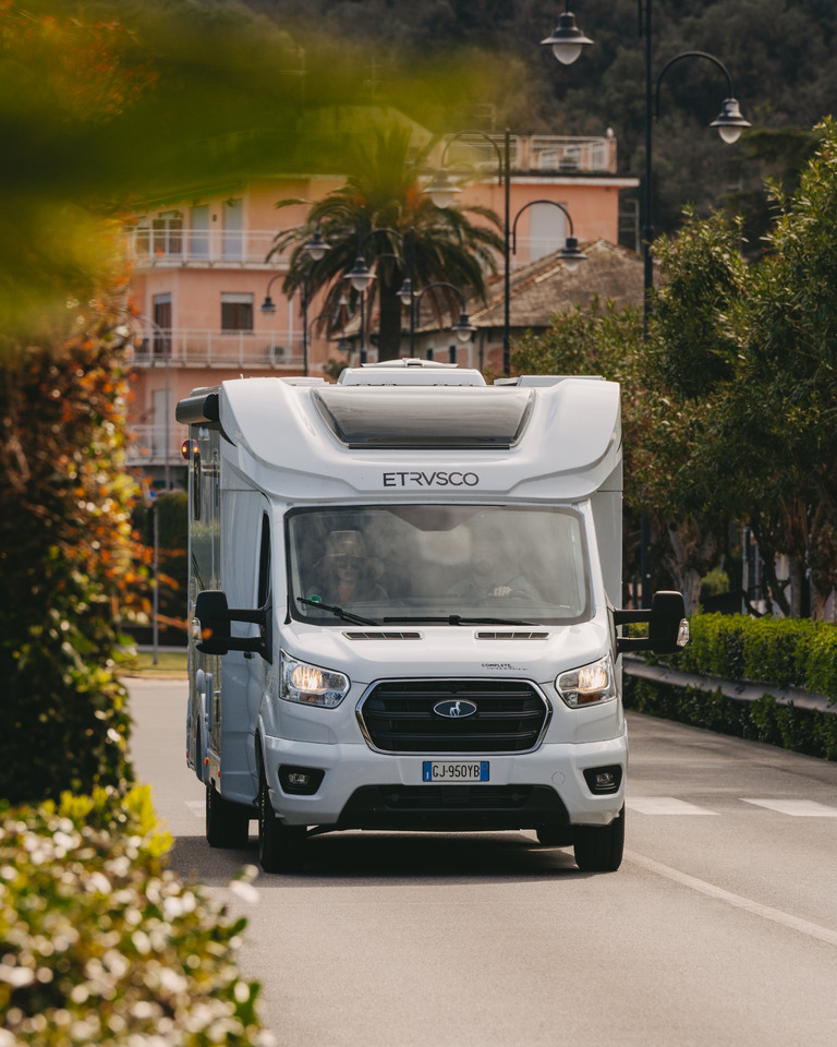 Etrusco T 7.3 QCF - Daļēji integrētais kemperis: foto 3 Etrusco T 7.3 QCF - Daļēji integrētais kemperis: foto 3