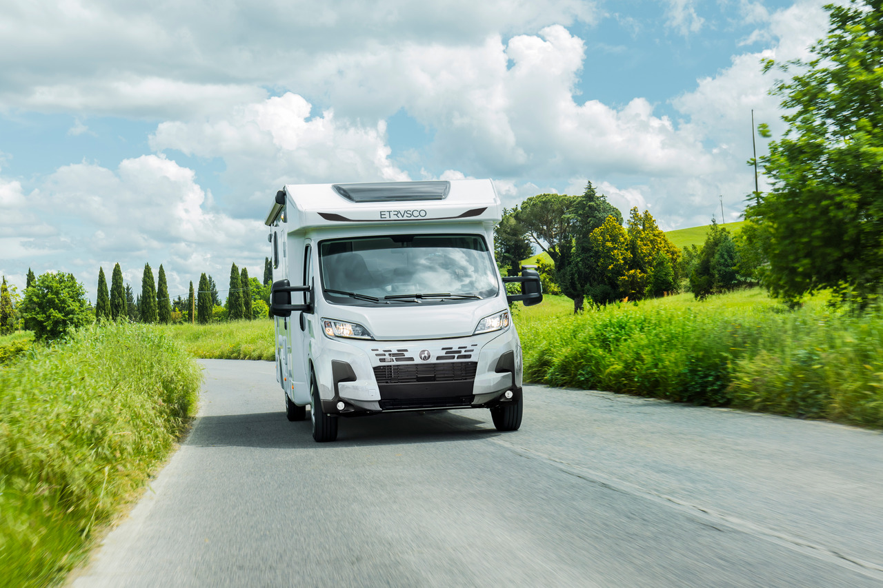 Etrusco T 7.3 QCF - Daļēji integrētais kemperis: foto 5 Etrusco T 7.3 QCF - Daļēji integrētais kemperis: foto 5