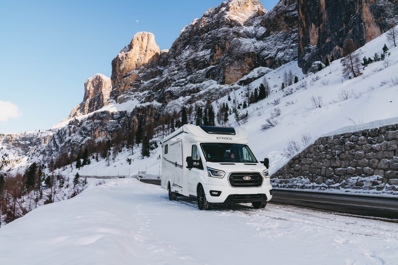 Etrusco T 7.3 QCF - Daļēji integrētais kemperis: foto 1 Etrusco T 7.3 QCF - Daļēji integrētais kemperis: foto 1