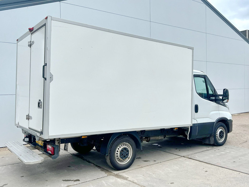 Iveco Daily 35S14 2.3 Automaat Koel/vrieswagen Kühlkoffer Carrier-20°C Climate Control Cruise Control Camera - Komercauto refrižerators: foto 3 Iveco Daily 35S14 2.3 Automaat Koel/vrieswagen Kühlkoffer Carrier-20°C Climate Control Cruise Control Camera - Komercauto refrižerators: foto 3