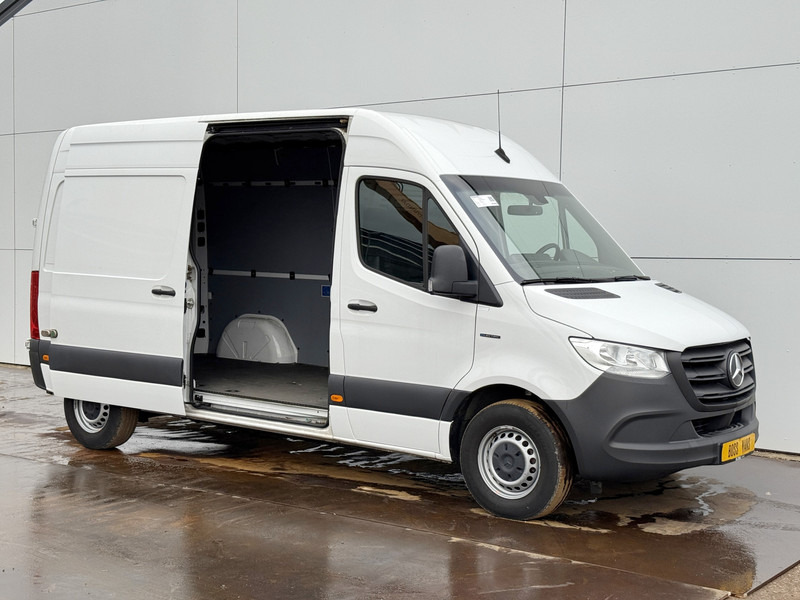 Mercedes-Benz eSprinter 112 L2H2 100% Elektrisch 55kWh 168km WLTP 80kw Snelladen Climate Control Camera Stoelverwarming - Kravas mikroautobuss, Elektriskais furgons: foto 5 Mercedes-Benz eSprinter 112 L2H2 100% Elektrisch 55kWh 168km WLTP 80kw Snelladen Climate Control Camera Stoelverwarming - Kravas mikroautobuss, Elektriskais furgons: foto 5