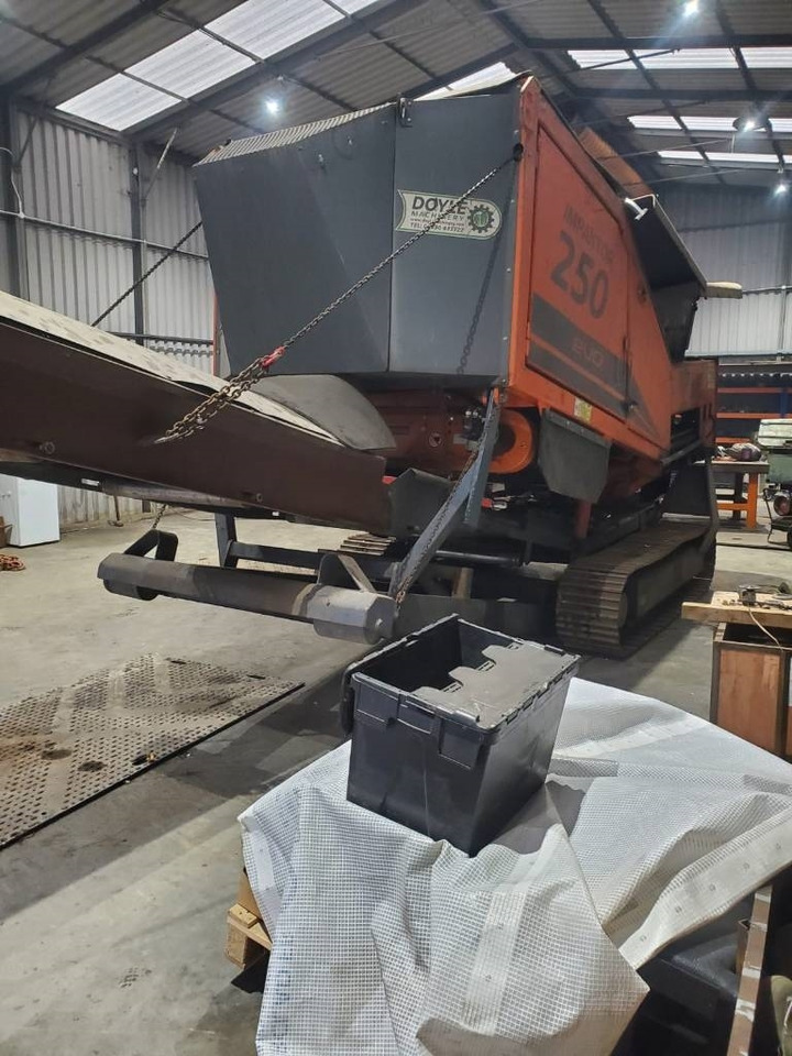 Arjes 250 Evo - Mobilais drupinātājs: foto 5 Arjes 250 Evo - Mobilais drupinātājs: foto 5