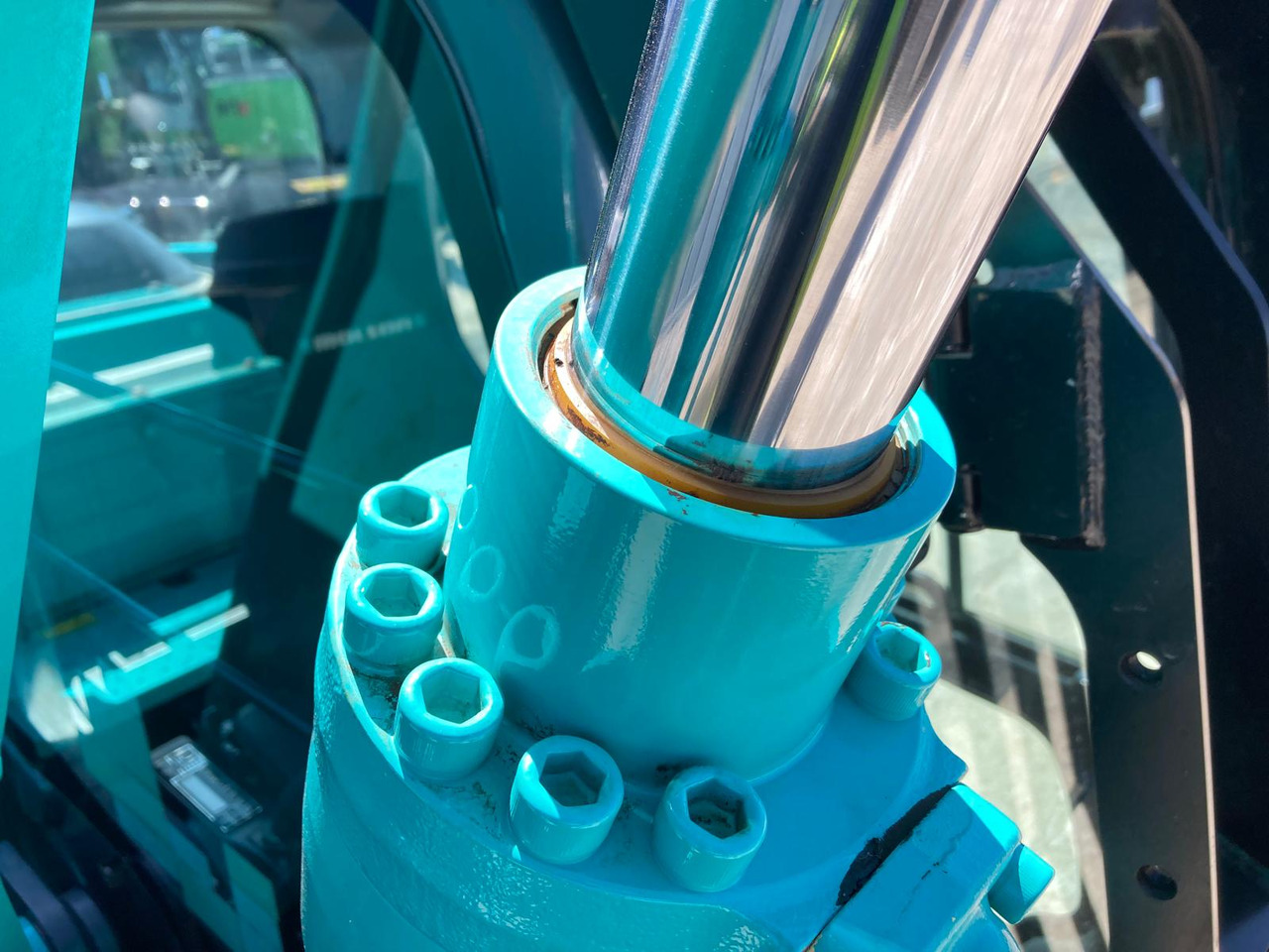 Kāpurķēžu ekskavators Kobelco SK140SRLC-7: foto 18