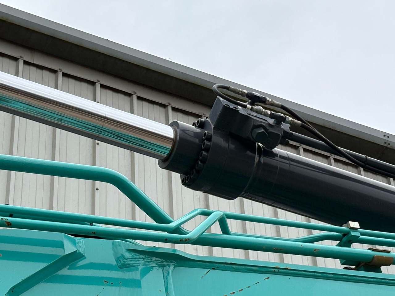 Kāpurķēžu ekskavators Kobelco SK300LC-10E: foto 11