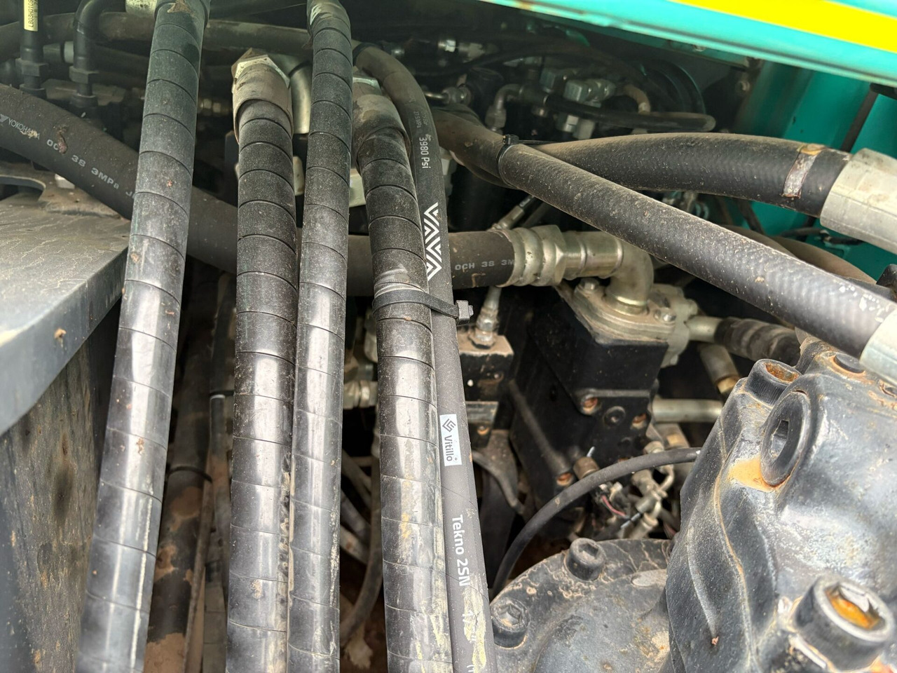 Kāpurķēžu ekskavators Kobelco SK300LC-10E: foto 12