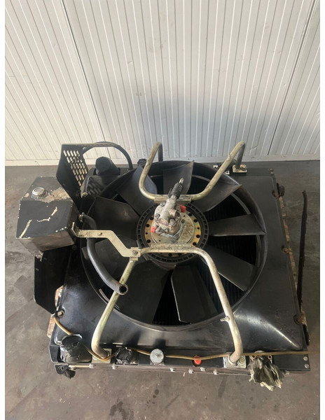 Liebherr A904 Li/A904C Li/R904/R904C - Radiators: foto 1 Liebherr A904 Li/A904C Li/R904/R904C - Radiators: foto 1