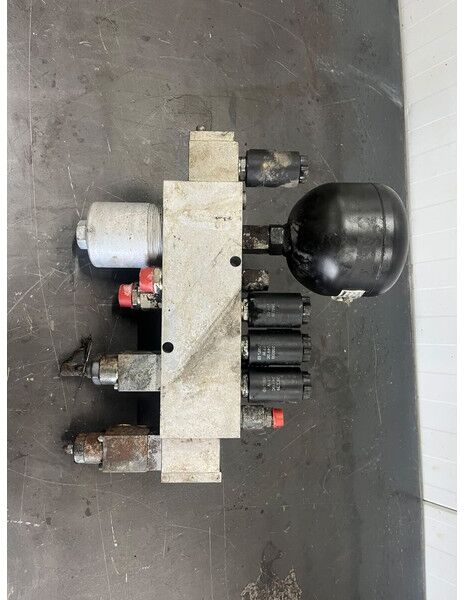 Liebherr A944C Li / A934C Li / R944C Li / R954C - Hidraulika: foto 2 Liebherr A944C Li / A934C Li / R944C Li / R954C - Hidraulika: foto 2