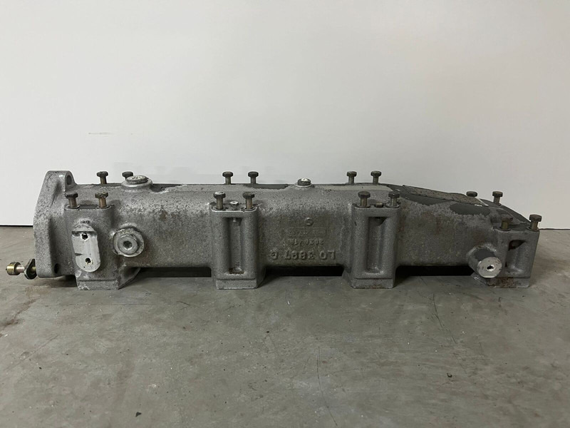 Liebherr A974 / P974 / R942 / R944 / R954 / R964 / R974 / R974B - A 974 / P 974 / R 942 / R 944 / R 954 / R 964 / R 974 / R 974B - Gaisa ieplūdes caurule: foto 3 Liebherr A974 / P974 / R942 / R944 / R954 / R964 / R974 / R974B - A 974 / P 974 / R 942 / R 944 / R 954 / R 964 / R 974 / R 974B - Gaisa ieplūdes caurule: foto 3